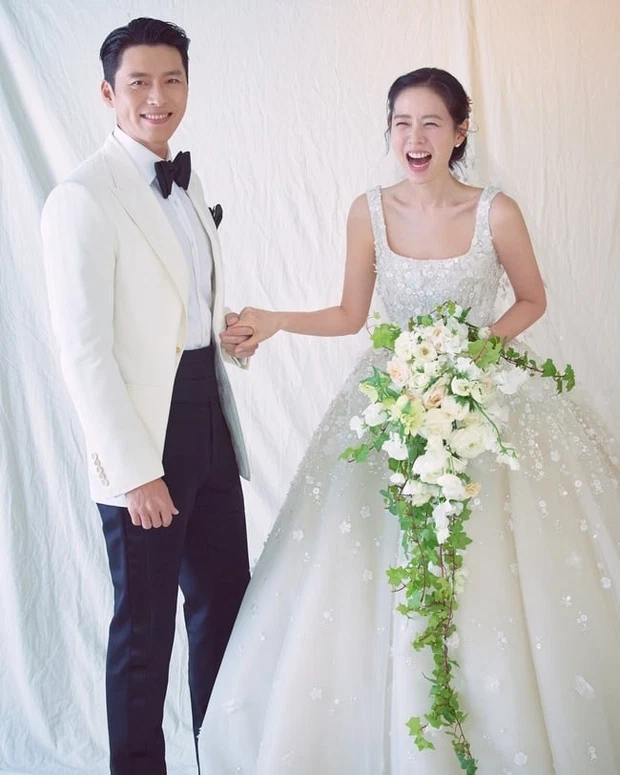 Lộ diện ảnh cưới của Hyun Bin và Son Ye Jin, đẹp đến mức fan muốn "tan chảy"