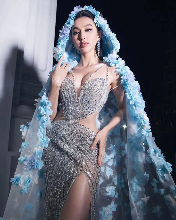 Thuỳ Tiên xuất hiện lộng lẫy, rạng rỡ trong vai trò vedette tại sự kiện thời trang.