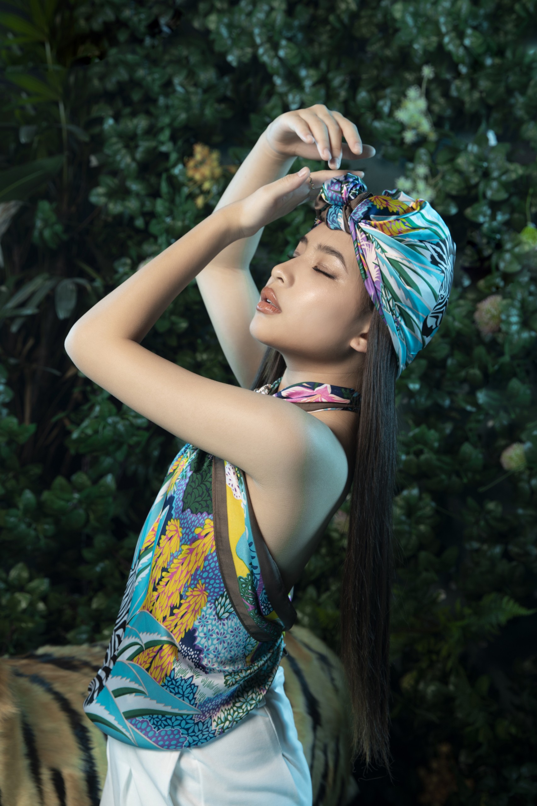 Mẫu teen Trần Bảo Châu đẹp xuất thần bên cạnh top 5 Hoa hậu Hoàn vũ Việt Nam Hương Ly 