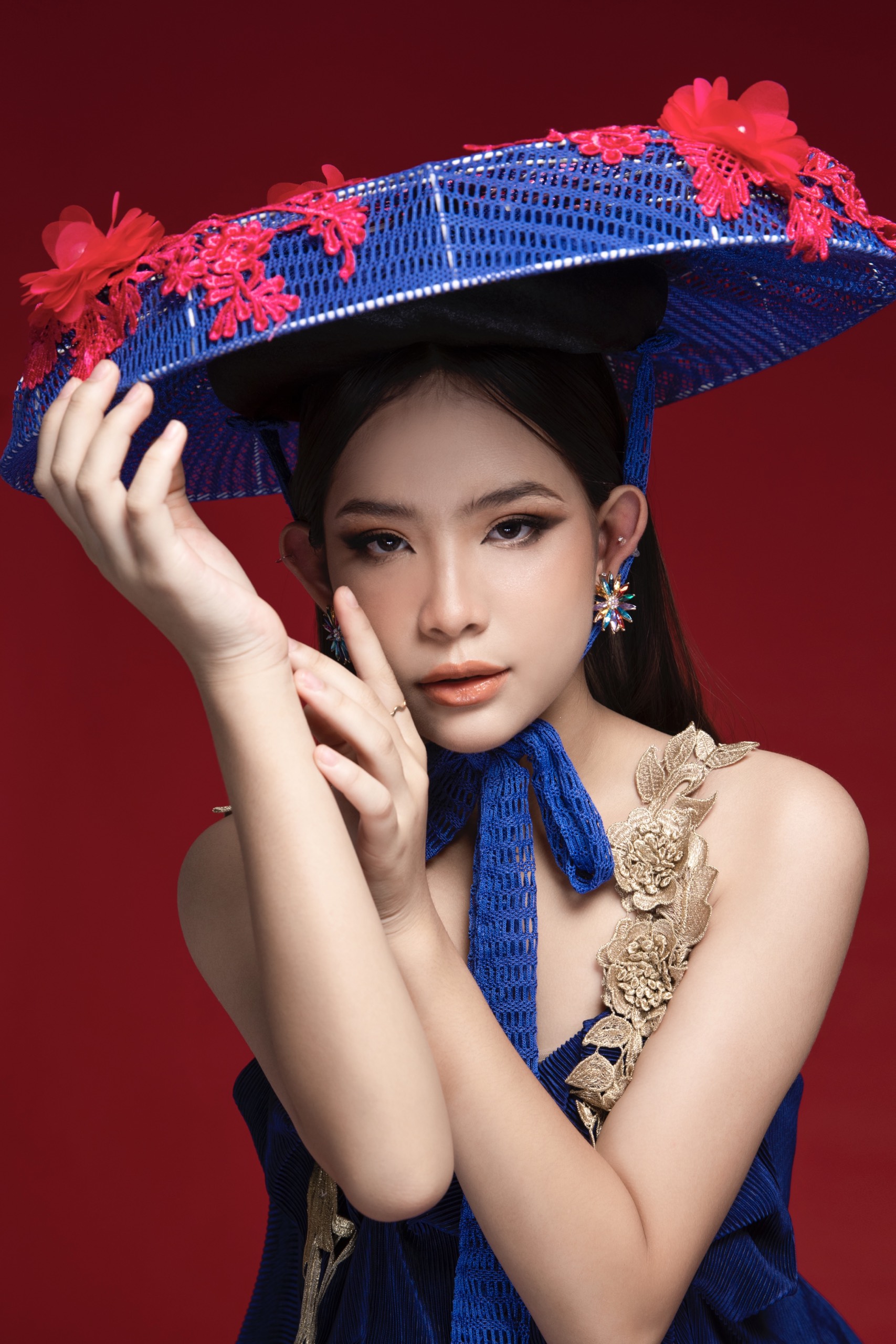 Teen model Trần Bảo Châu thần thái bên cạnh siêu mẫu quốc tế Dianka - Vợ thủ môn Bùi Tiến Dũng