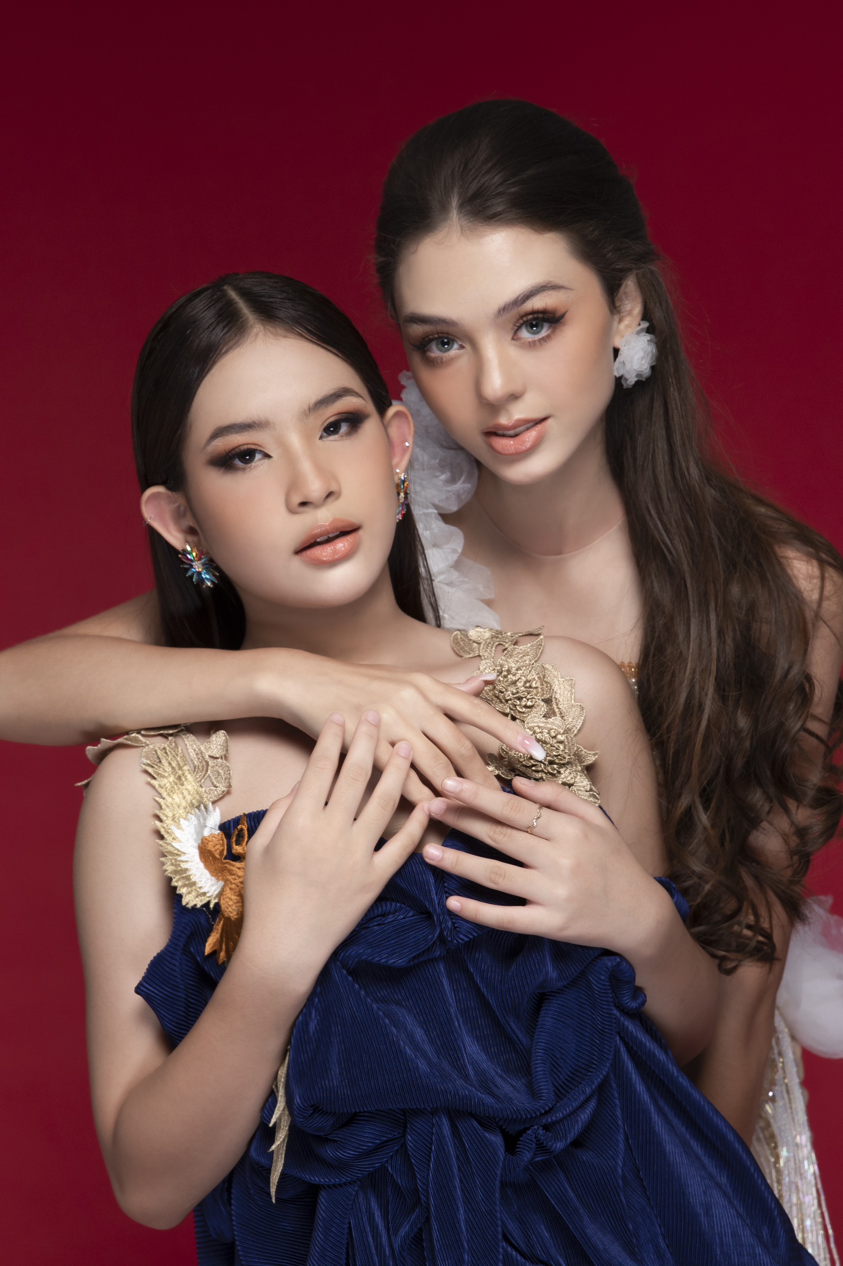 Teen model Trần Bảo Châu thần thái bên cạnh siêu mẫu quốc tế Dianka - Vợ thủ môn Bùi Tiến Dũng